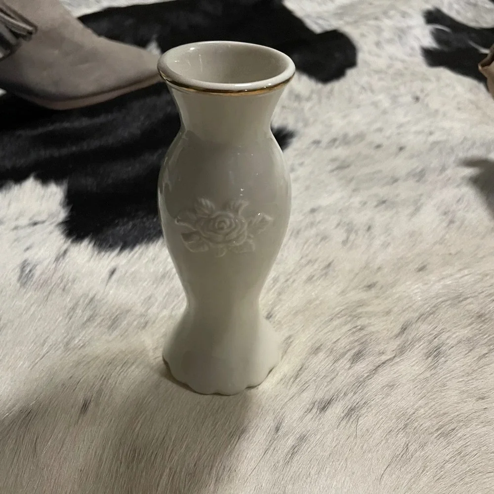 Lenox Bud Vase Ivory Cream Porcelain‎ Embossed Rose Floral Gold Trim Handcrafted
